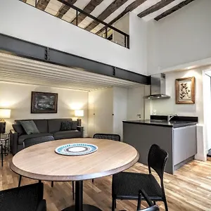 Moliere Chicsuites Apartment